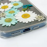 White Green Daisies | with Built-in Magnets | MagSafe | with Camera Lens Protection